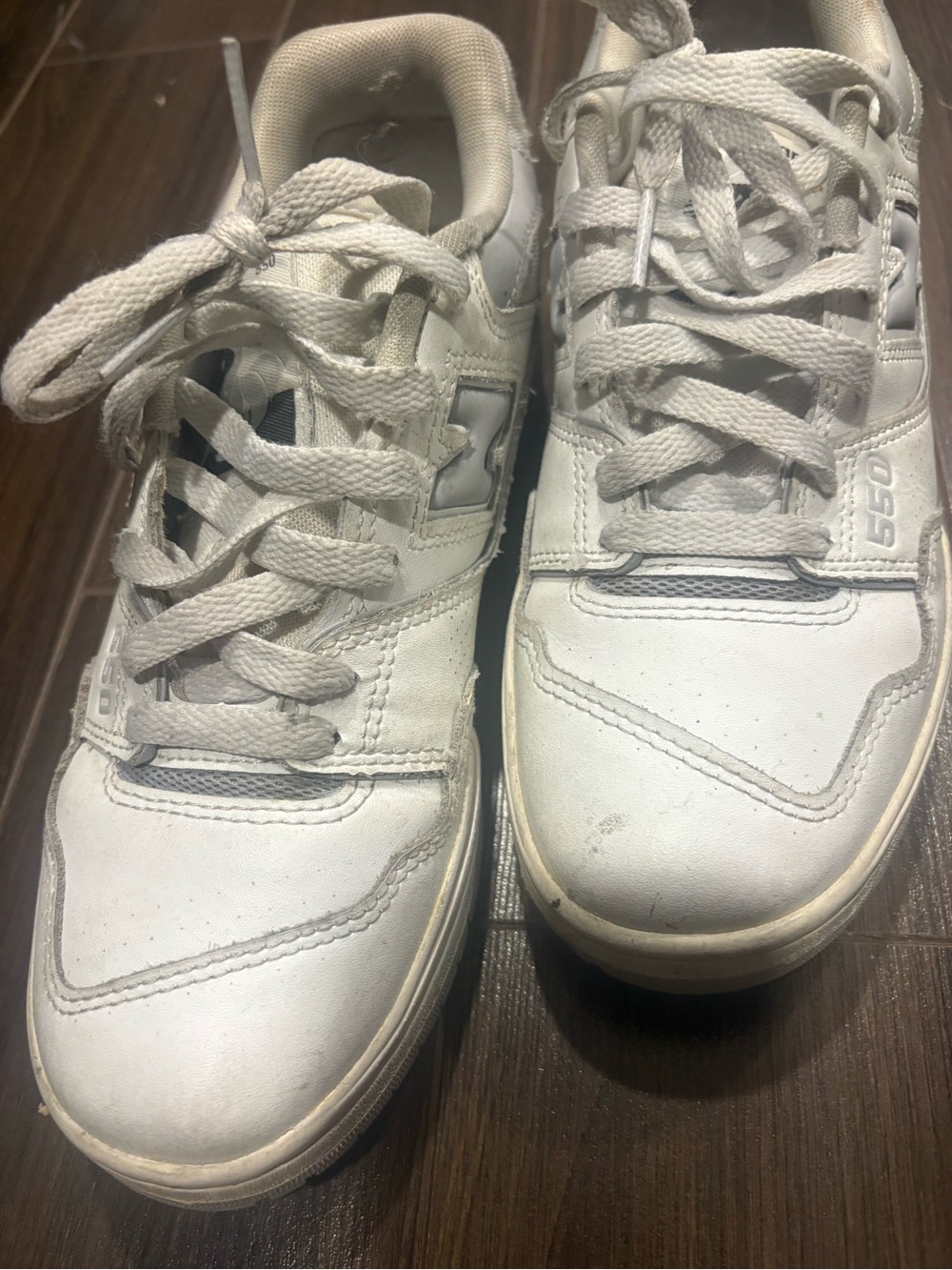 Women’s Balance Men’s 550 White Leather Sneakers